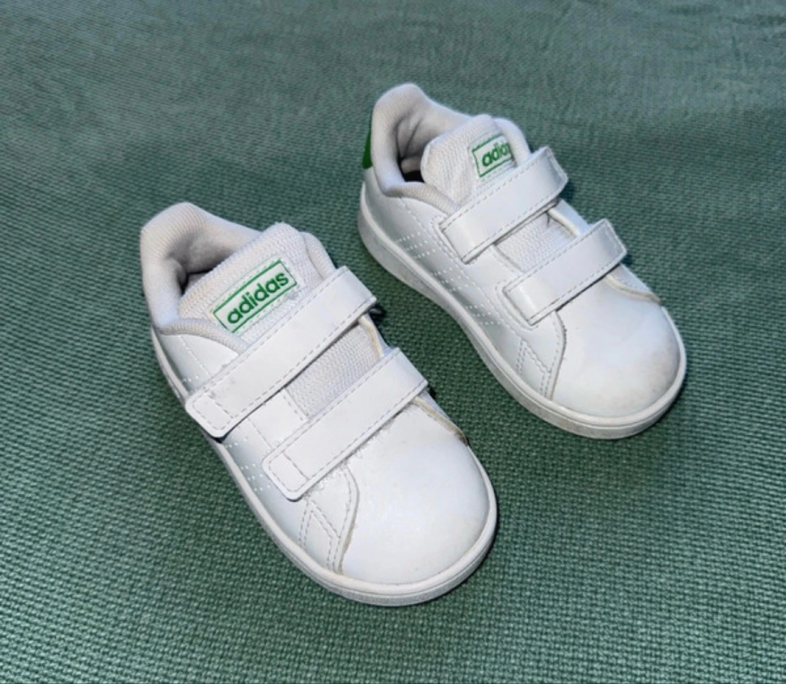 Tênis Adidas T22 Brancos com Defeito 👟 – photo 2